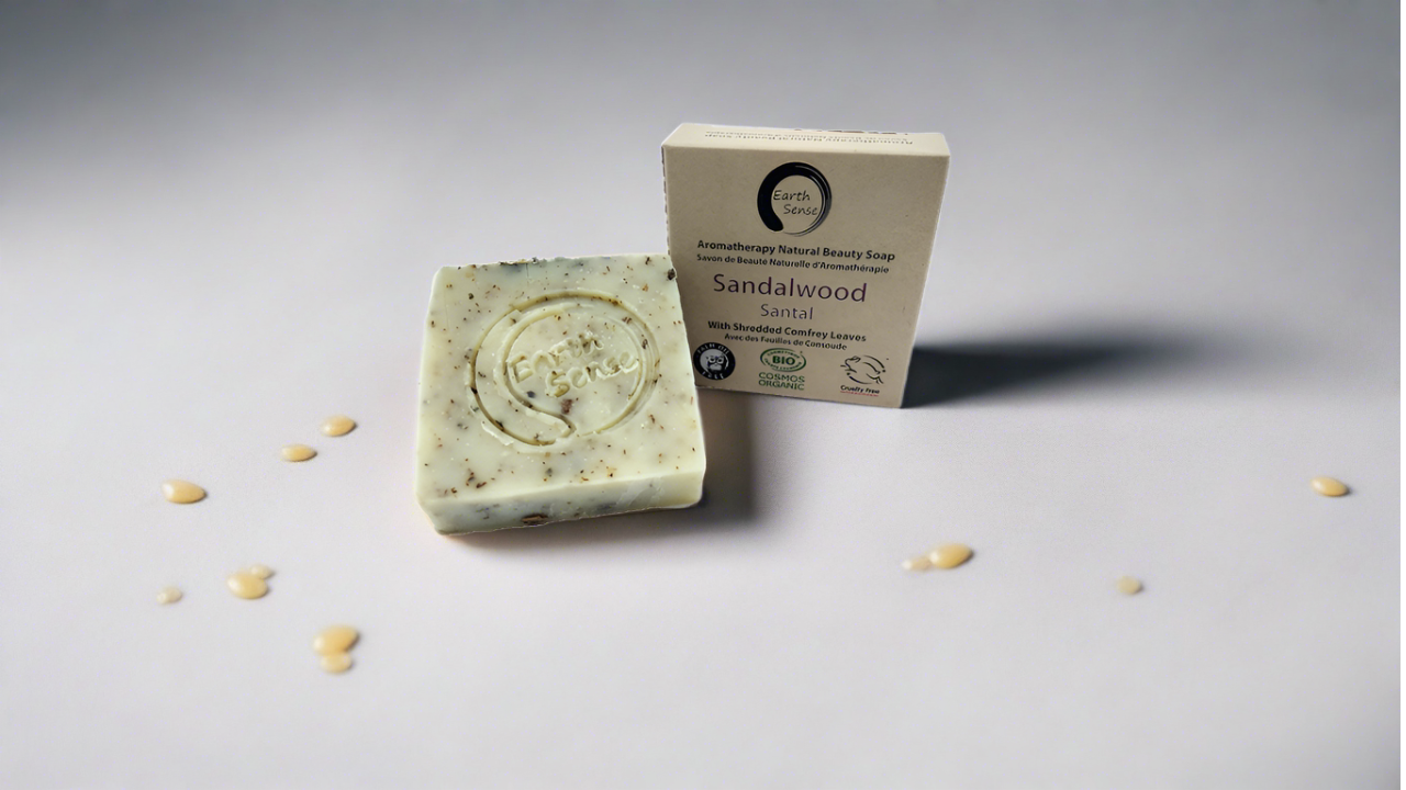 Savon Solide Bio Certifié – Bois de Santal avec feuilles de consoude râpées – 90 g