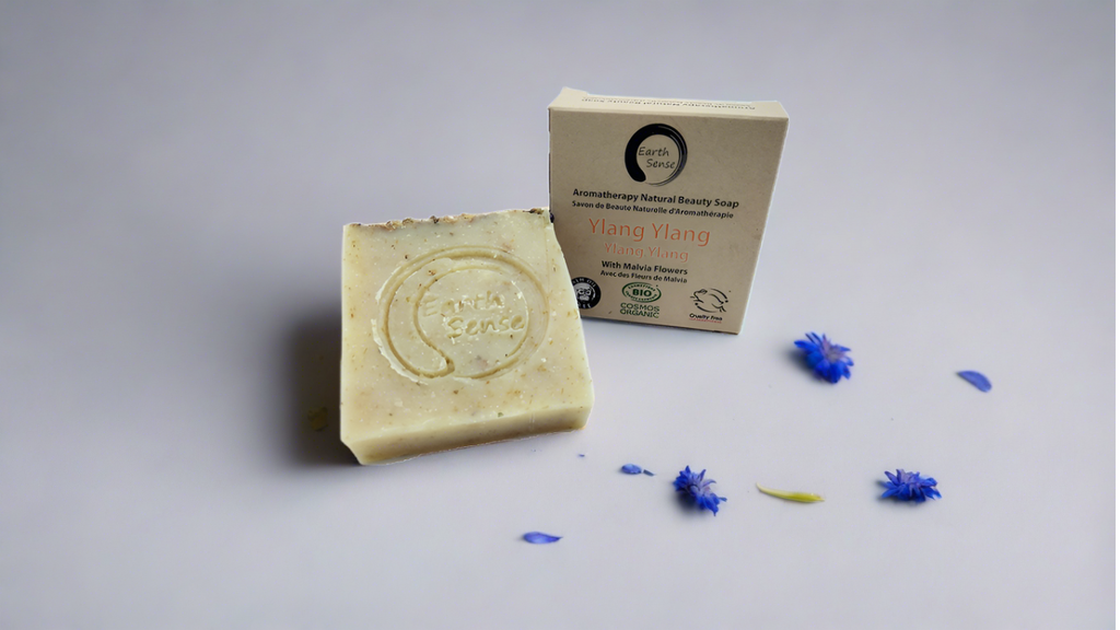 🌿✨ Savon Solide Certifié Bio – Ylang Ylang & Fleurs de Bleuet ✨🌸

Offrez à votre peau un instant de douceur florale 💙
🌸 Ylang Ylang – aux notes sensuelles et apaisantes, pour un moment de bien-être unique
💙 Fleurs de bleuet – connues pour leurs vert